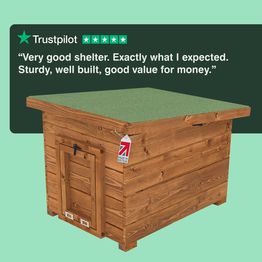 Wooden pet shelter with a green roof on a light green background, featuring a Trustpilot review.