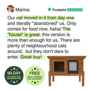 Product review with a wooden cat house and Trustpilot rating on a white background