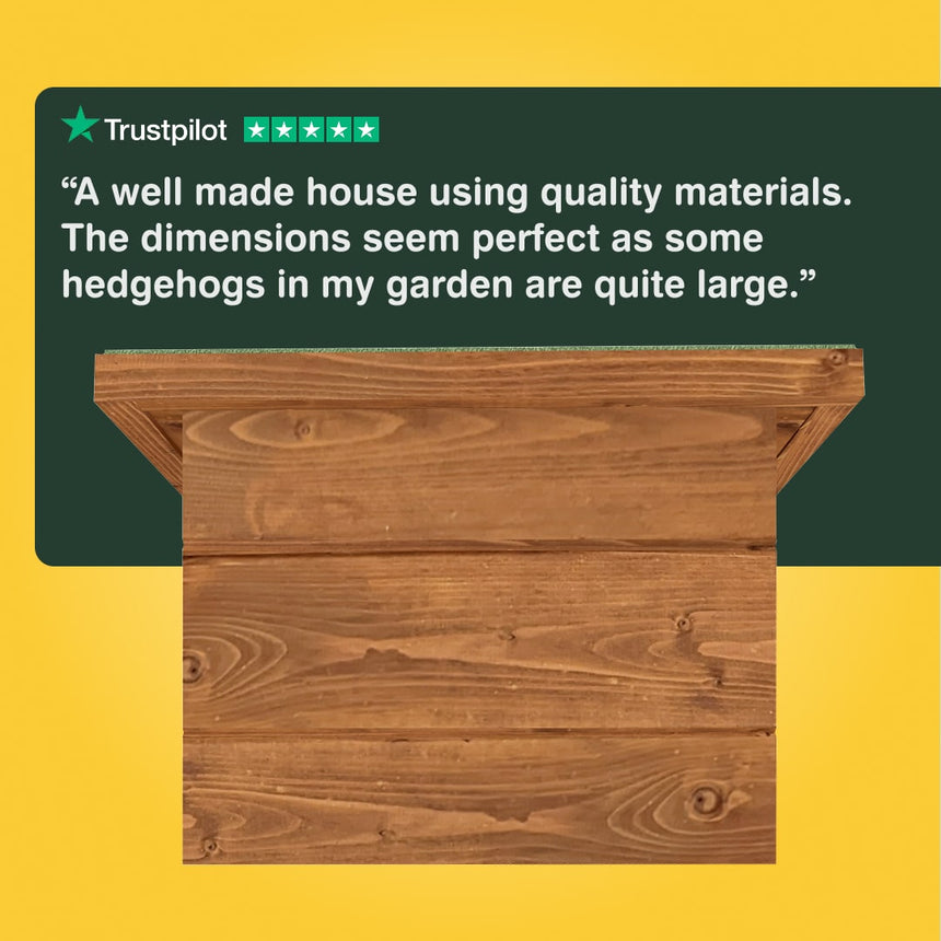 Wooden hedgehog house with Trustpilot review on a yellow and green background