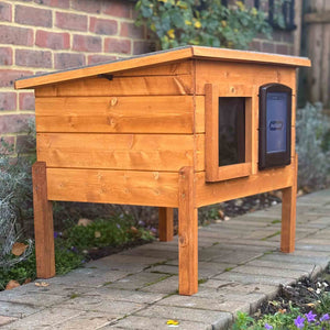 Insulated outdoor cat house, perfect for keeping cats warm in UK weather