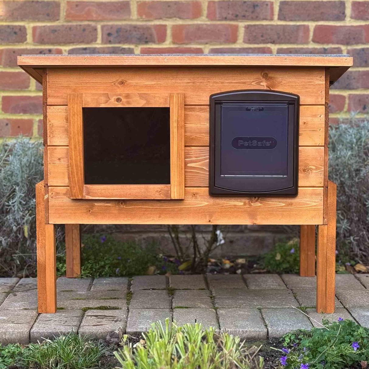 Mayfair Cat House Self Heating Outdoor Kennel with One Way Privacy Window