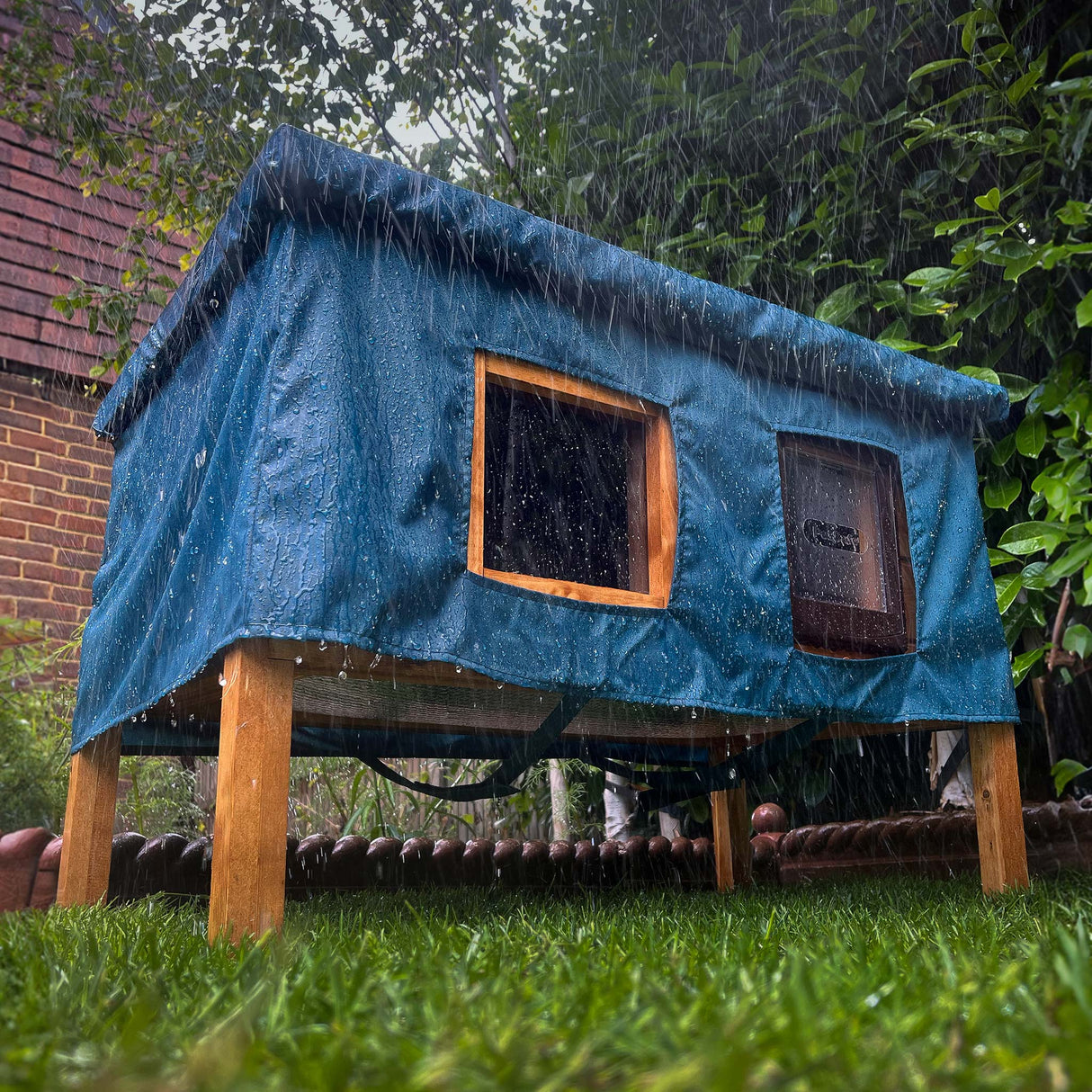 Outdoor XL Self-Heating Cat House Rain Cover