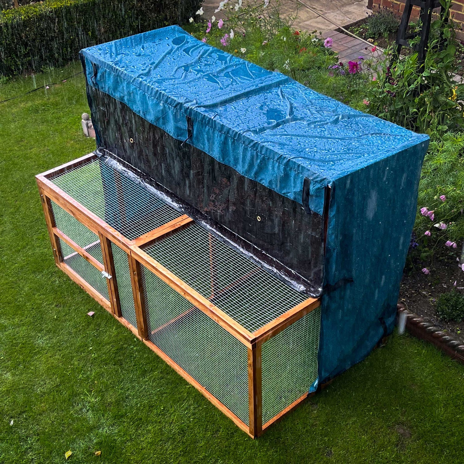 5ft Day Dry™ Kendal Hutch and Run Cover – Home & Roost